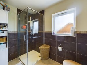 Ensuite- click for photo gallery